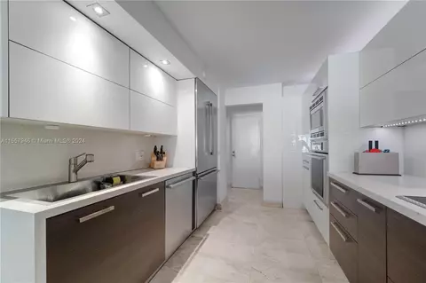 Kitchen - Undisclosed, Key Biscayne, FL 33149 photo 5 of 6