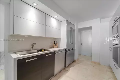 Kitchen - Undisclosed, Key Biscayne, FL 33149 photo 4 of 6