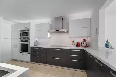 Kitchen - Undisclosed, Key Biscayne, FL 33149 photo 2 of 6