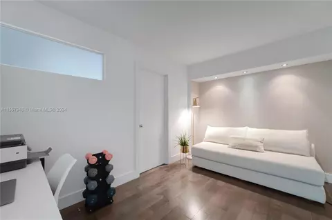 Bedroom - Undisclosed, Key Biscayne, FL 33149 photo 7 of 11
