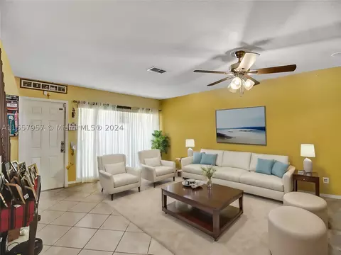 10560 NW 8th St, Pembroke Pines, FL 33026