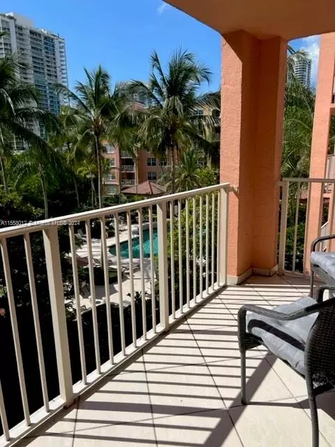 19801 E Country Club Dr #4/404, Aventura, FL 33180