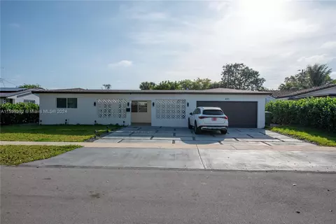 651 SW 67th Ave, Pembroke Pines, FL 33023