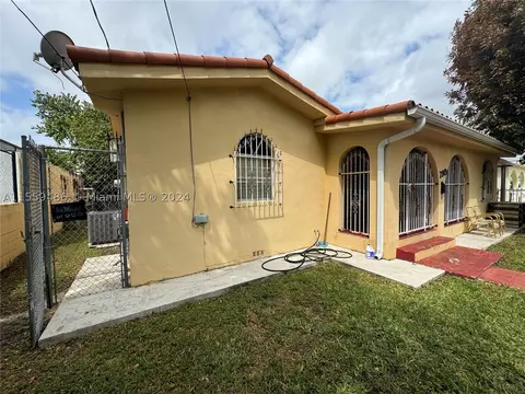 710 NW 19th Ct, Miami, FL 33125