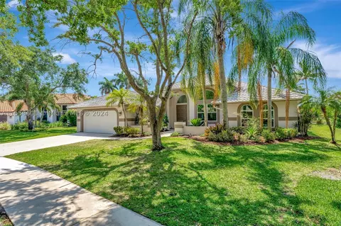 1038 Poplar Cir, Weston, FL 33326