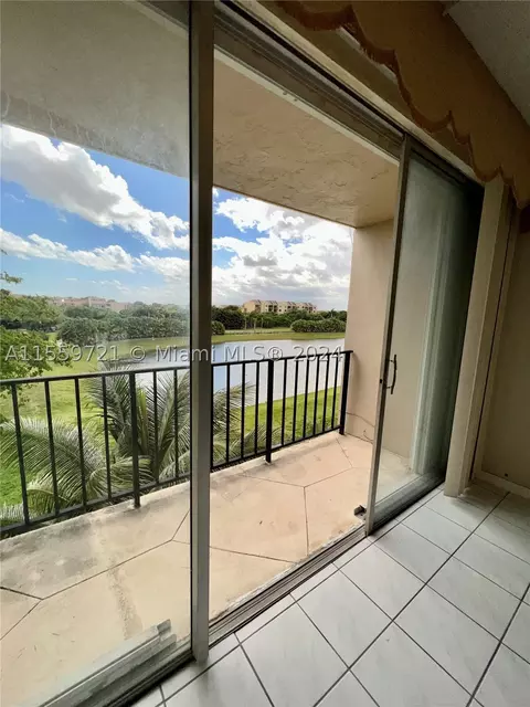 870 NW 87th Ave #401, Miami, FL 33172