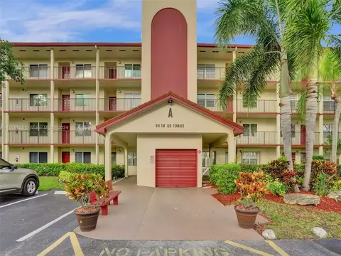901 SW 128th Ter #307A, Pembroke Pines, FL 33027