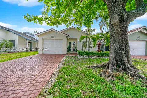 9541 SW 148th Pl, Miami, FL 33196