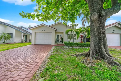 9541 SW 148th Pl, Miami, FL 33196