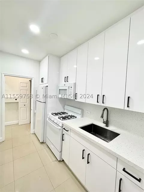 1326 SW 6th St #9, Miami, FL 33135