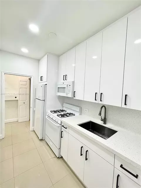 1326 SW 6th St #9, Miami, FL 33135