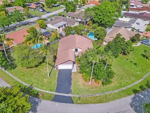2375 NW 122nd Dr, Coral Springs, FL 33065