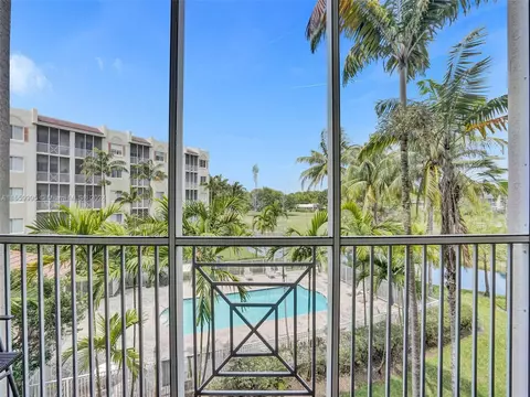 3500 Oaks Clubhouse Dr #303, Pompano Beach, FL 33069