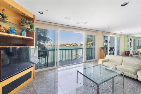 Living - 19669 Beach Rd #B, Jupiter, FL 33469 photo 2 of 2