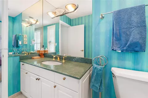Bath - 19669 Beach Rd #B, Jupiter, FL 33469 photo 3 of 5