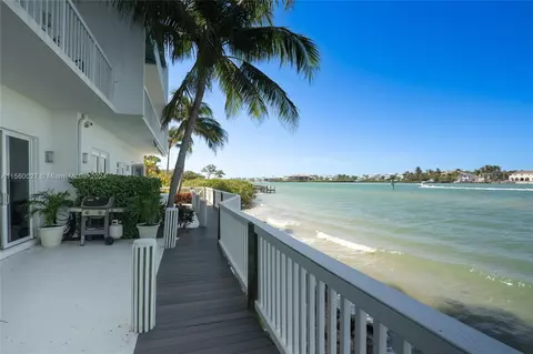 Exterior - 19669 Beach Rd #B, Jupiter, FL 33469 photo 3 of 12