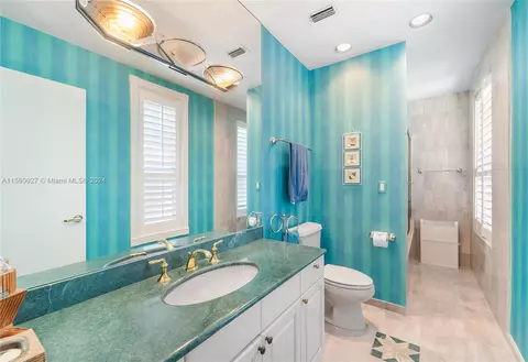 Bath - 19669 Beach Rd #B, Jupiter, FL 33469 photo 1 of 5