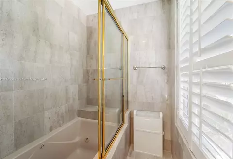 Bath - 19669 Beach Rd #B, Jupiter, FL 33469 photo 2 of 5
