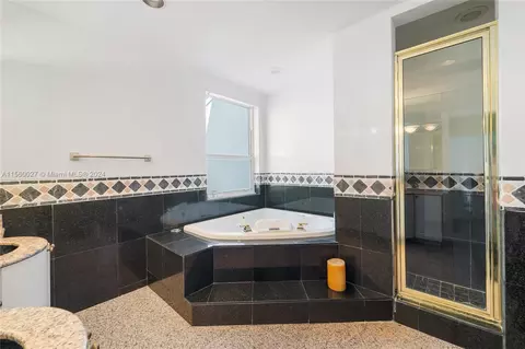 Bath - 19669 Beach Rd #B, Jupiter, FL 33469 photo 4 of 5