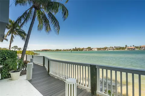 Exterior - 19669 Beach Rd #B, Jupiter, FL 33469 photo 4 of 12