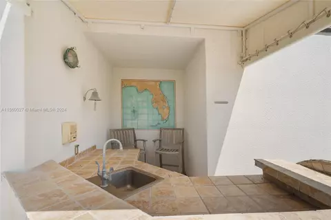 Kitchen - 19669 Beach Rd #B, Jupiter, FL 33469 photo 6 of 6