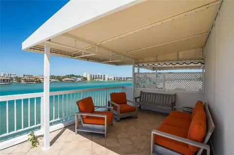 Exterior - 19669 Beach Rd #B, Jupiter, FL 33469 photo 10 of 12