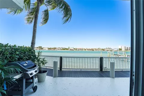 View/Area - 19669 Beach Rd #B, Jupiter, FL 33469 photo 6 of 12
