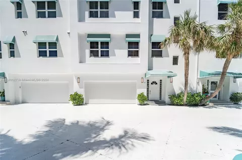 Exterior - 19669 Beach Rd #B, Jupiter, FL 33469 photo 2 of 12
