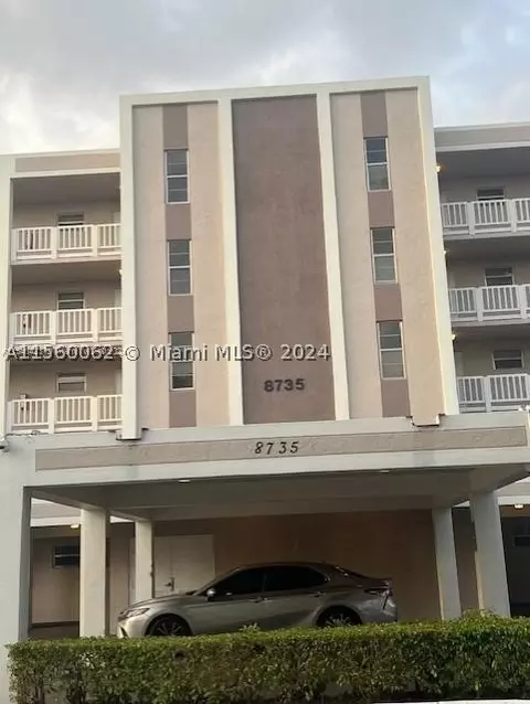 8735 Ramblewood Dr #216, Coral Springs, FL 33071