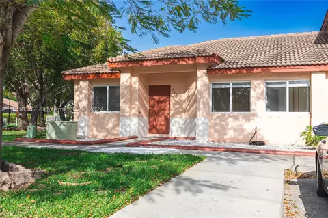 705 NW 208th Cir, Pembroke Pines, FL 33029