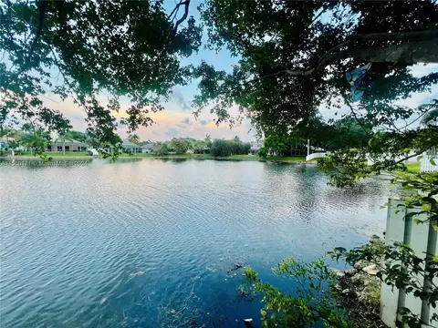 10773 Lago Welleby Dr, Sunrise, FL 33351