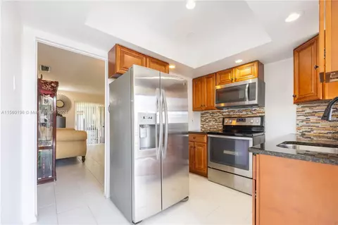 312 NE 17th Ave #202, Boynton Beach, FL 33435