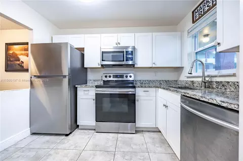 8000 N Sunrise Lakes Dr #103, Sunrise, FL 33322