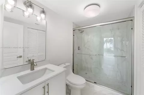 Bath - 8925 Collins Ave #2J, Surfside, FL 33154 photo 4 of 7