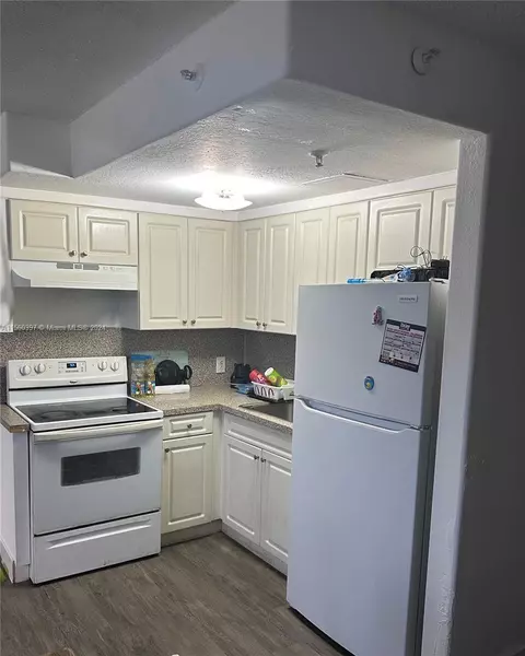 16450 NW 2nd Ave #212, Miami, FL 33169