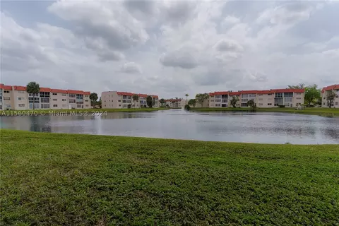 2900 W Sunrise Lakes Dr #108, Sunrise, FL 33322