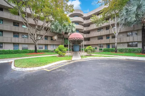 901 Colony Point Cir #312, Pembroke Pines, FL 33026