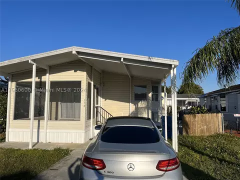 19800 SW 180 Ave UNIT 574, Miami, FL 33187