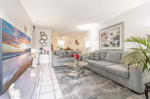 905 NE 28th St #102, Wilton Manors, FL 33334