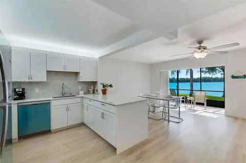 305 Liberty Ct, Deerfield Beach, FL 33442