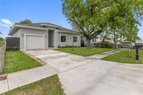 4005 SW 24th St, West Park, FL 33023