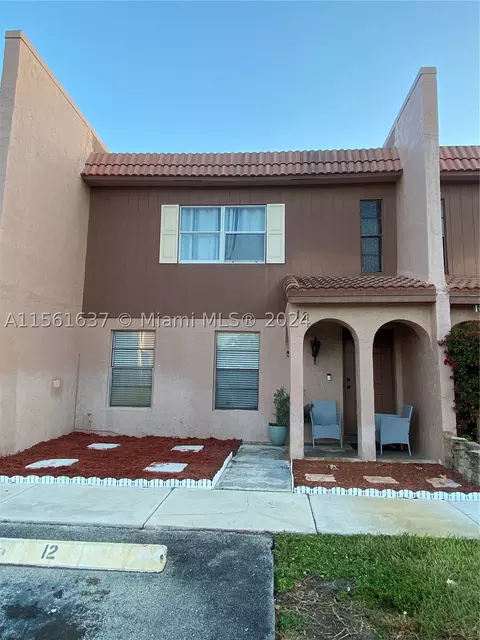 12 Laredo Pl #5-7, Davie, FL 33324