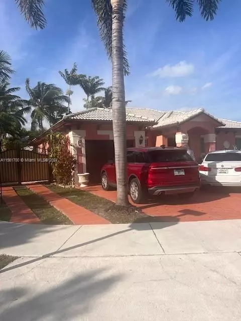 8899 NW 175th St, Hialeah, FL 33018
