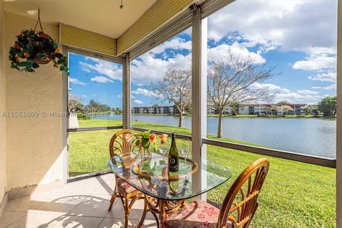 9500 N Hollybrook Lake Dr #102, Pembroke Pines, FL 33025