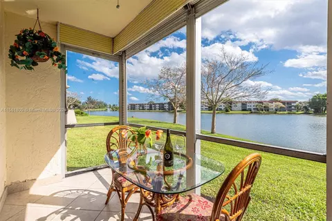 9500 N Hollybrook Lake Dr #102, Pembroke Pines, FL 33025