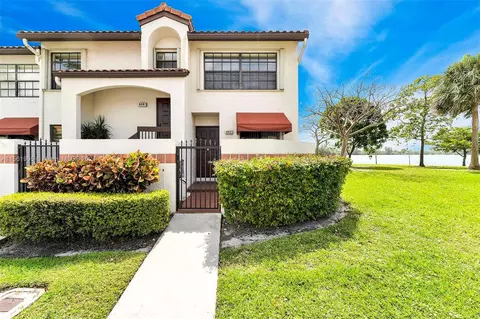 407 Lincoln Ct #NONE, Deerfield Beach, FL 33442