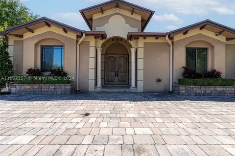 9950 SW 44st, Miami, FL 33165