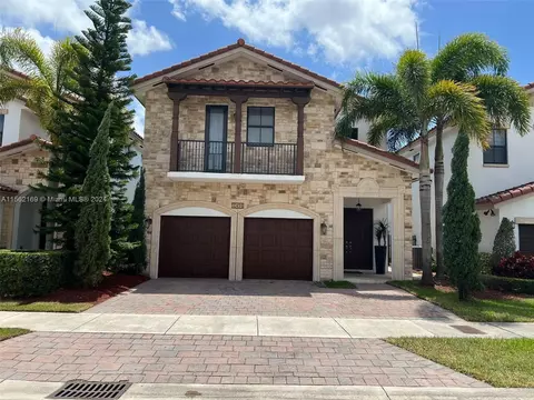 10494 NW 70th Ln, Doral, FL 33178