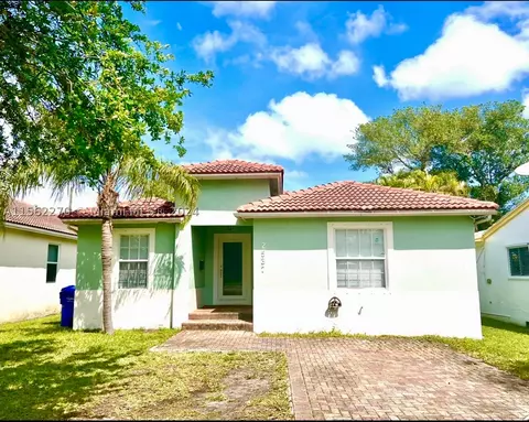 2537 Dewey St, Hollywood, FL 33020