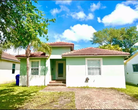 2537 Dewey St, Hollywood, FL 33020